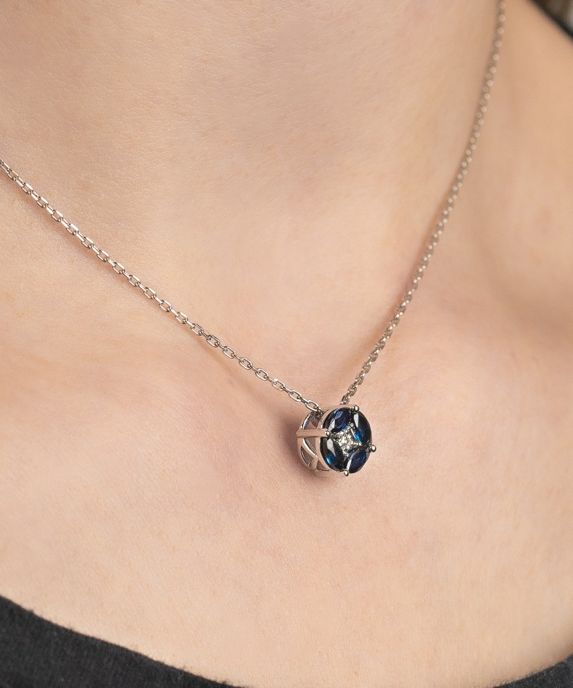 Balto aukso pakabukas su safyrais ir deimantais  - Goldinga