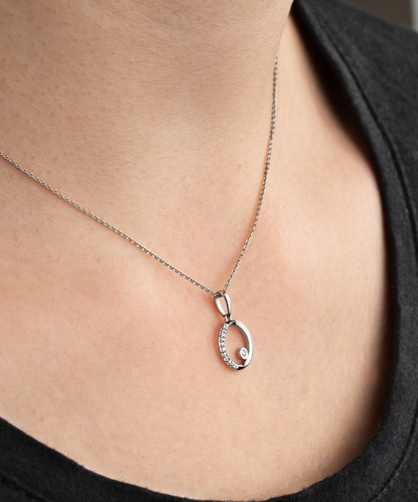 Balto aukso pakabukas su deimantais