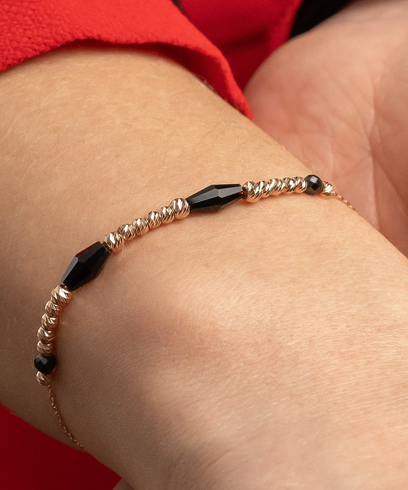 Auksinė apyrankė su oniksais