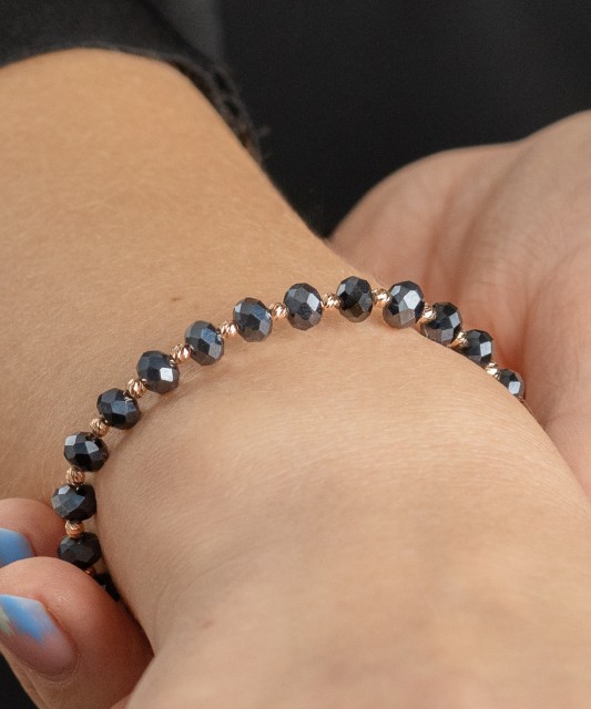 Juodo Siūlo Apyrankė Su Auksu Ir Oniksais