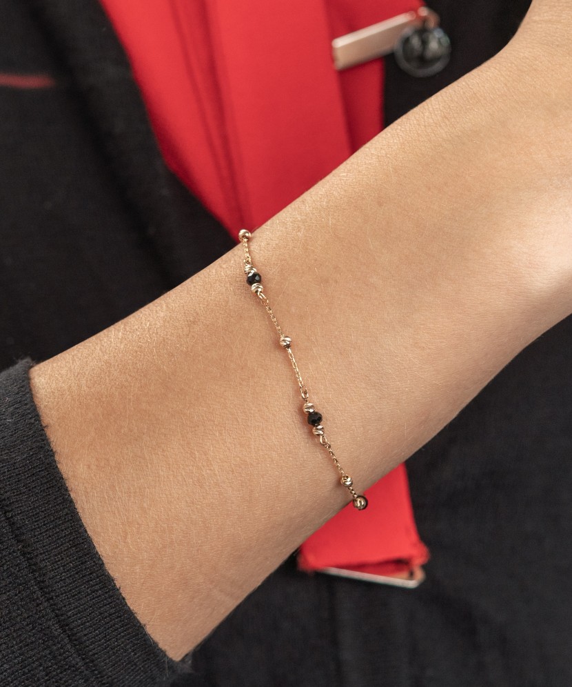 Auksinė apyrankė su špineliais