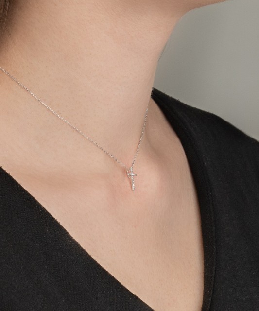 Balto aukso pakabukas su deimantais "Kryželis" - Pakabukai su brangakmeniais - Goldinga