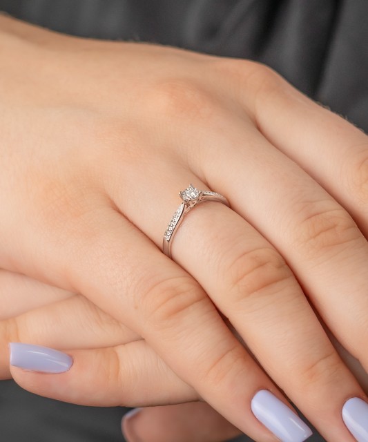 Balto aukso žiedas su deimantais - Auksiniai žiedai - Goldinga