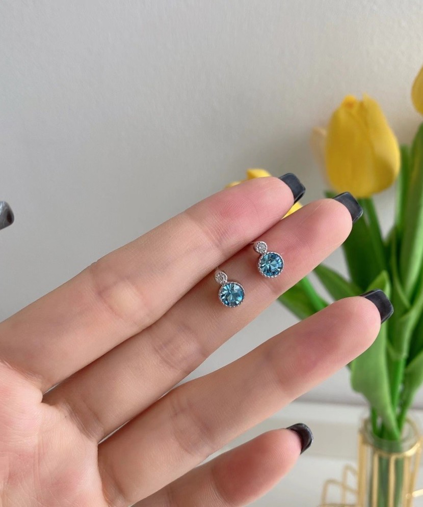 Sidabriniai auskarai su cirkoniais