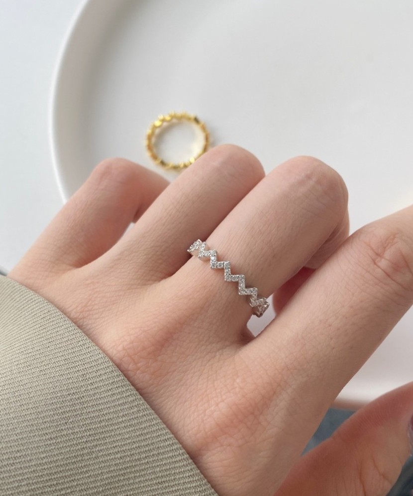 Sidabrinis žiedas su cirkoniais