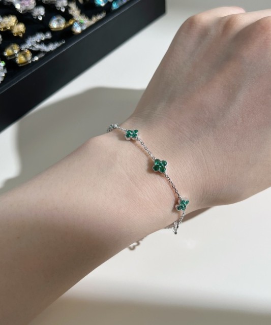 Sidabrinė apyrankė su cirkoniais