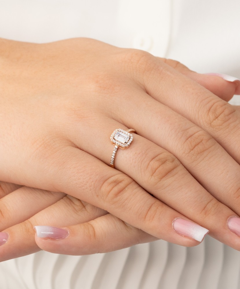 Auksinis žiedas su cirkoniais