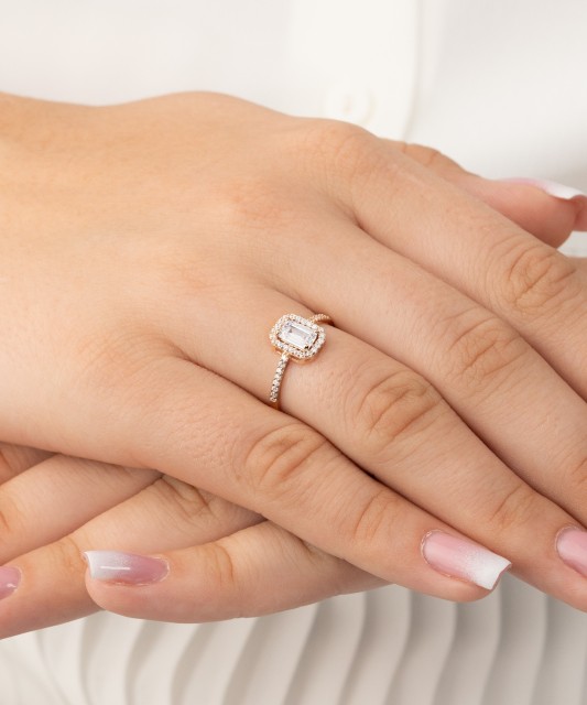 Auksinis žiedas su cirkoniais