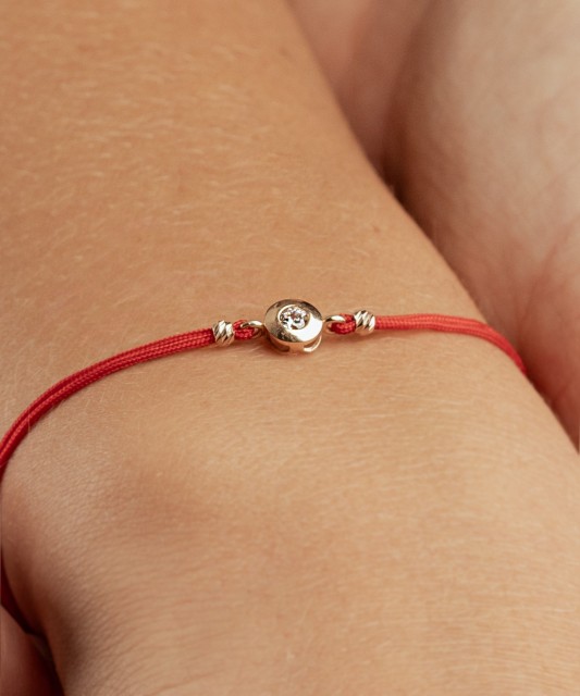 Raudono Siūlo Apyrankė Su Auksiniu cirkonio Pakabuku