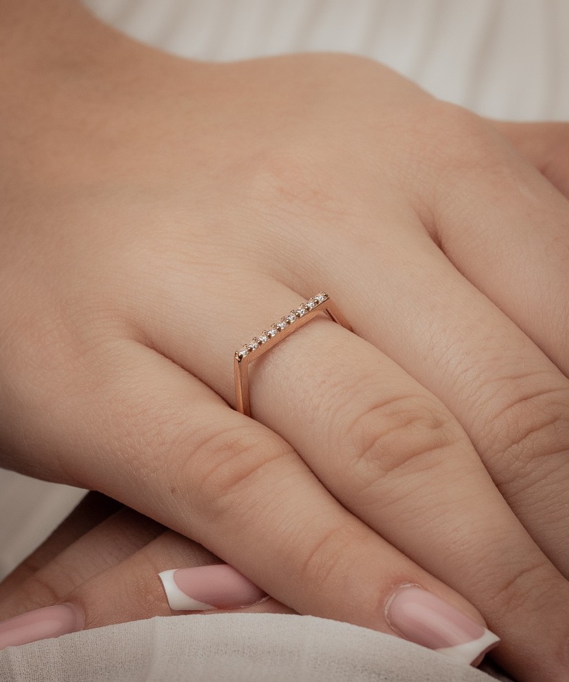 Auksinis žiedas su cirkoniais