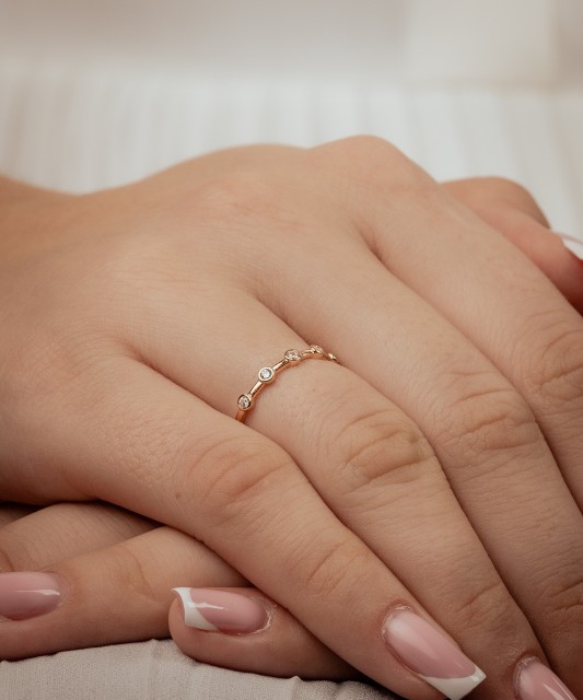 Auksinis žiedas su cirkoniais