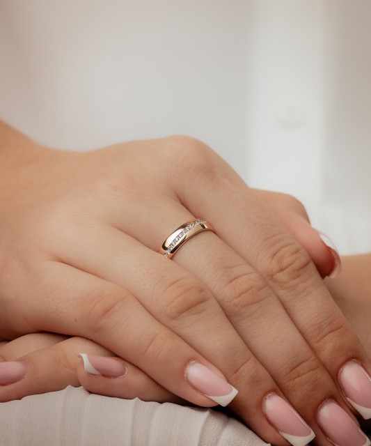 Auksinis žiedas su cirkoniais