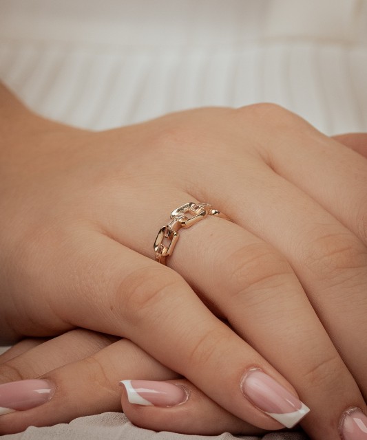 Auksinis žiedas su cirkoniais