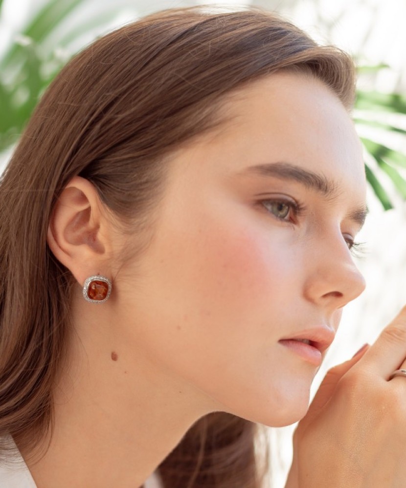 Sidabriniai auskarai dengti auksu su cirkoniais ir gintaru