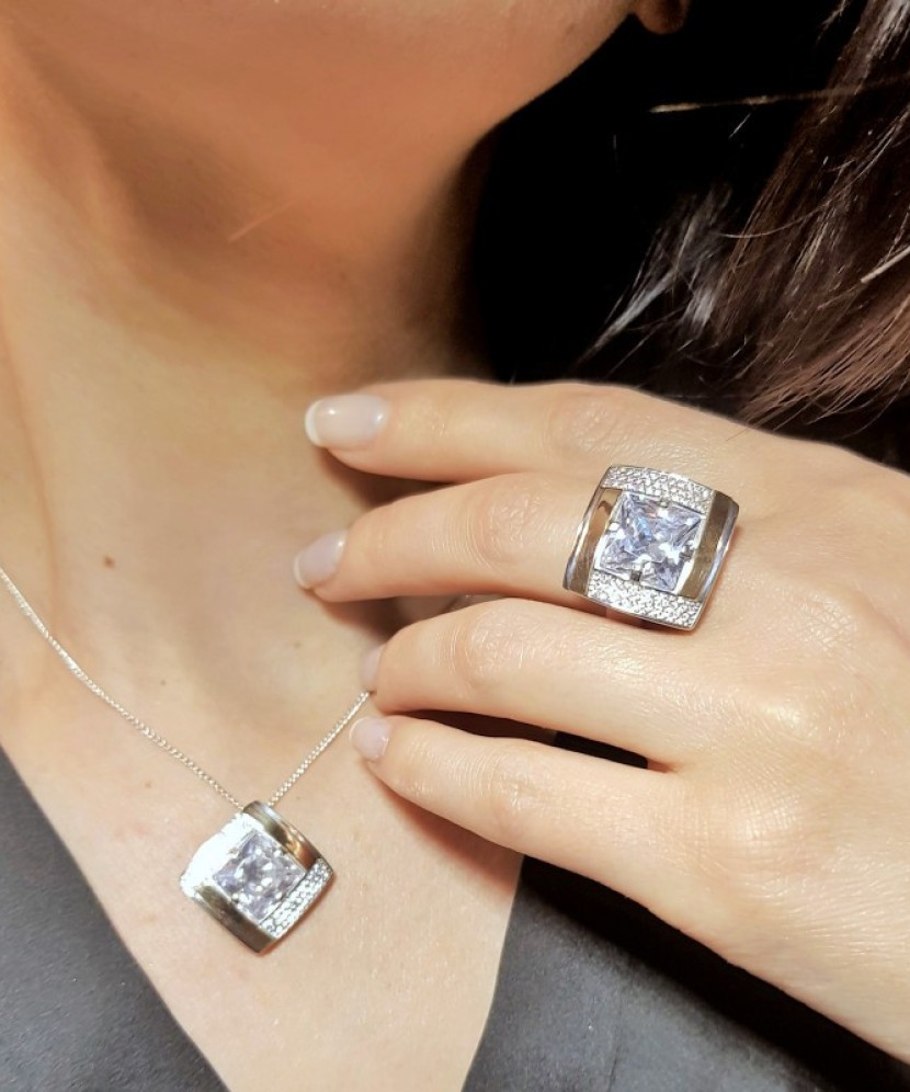 Sidabrinis pakabukas dengtas auksu su cirkoniais