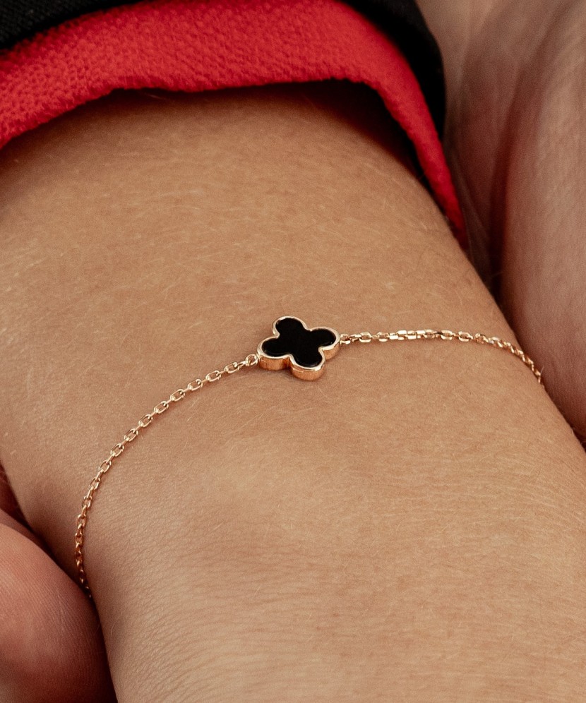 Auksinė apyrankė su oniksu