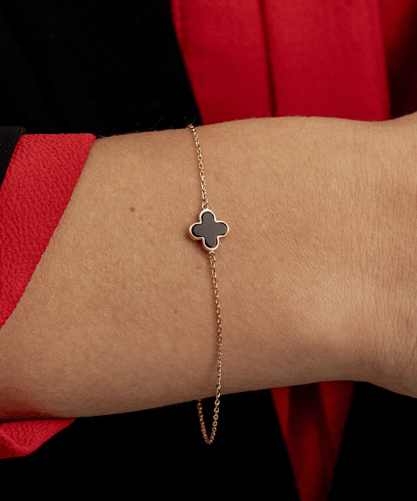 Auksinė apyrankė su oniksu