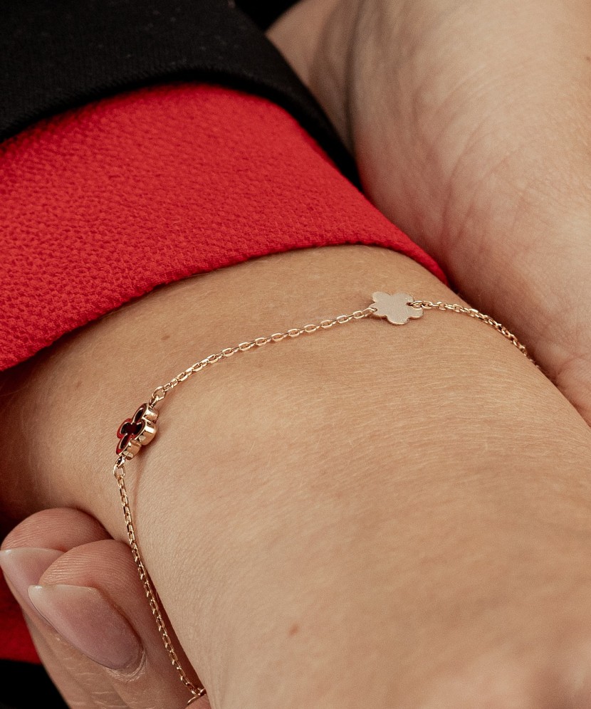 Auksinė apyrankė su oniksu