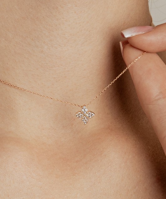 Auksinė grandinėlė su cirkonio pakabuku