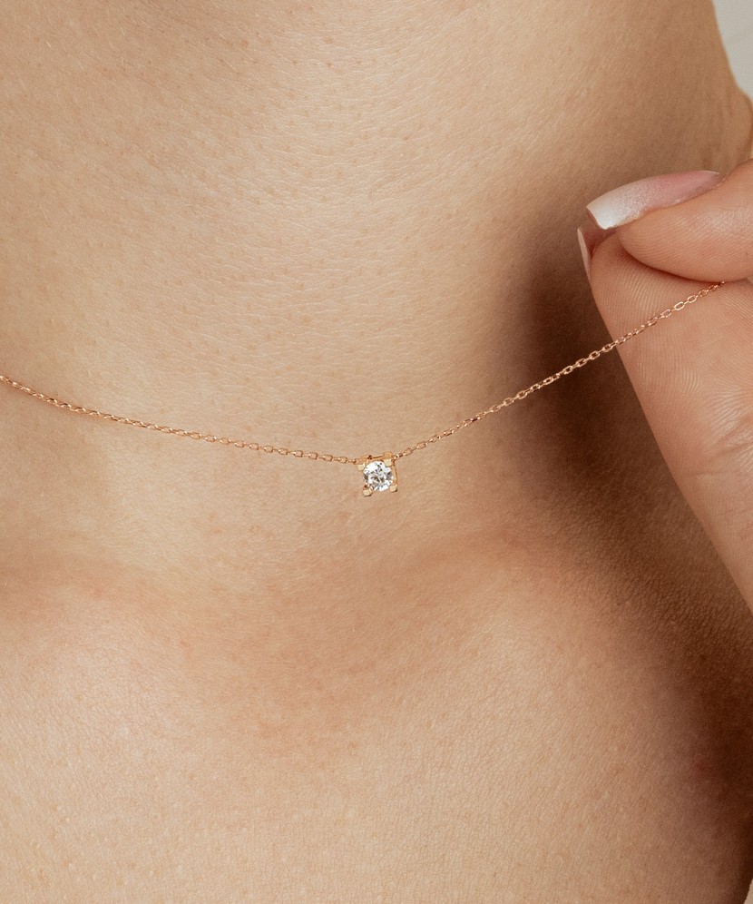 Auksinė grandinėlė su cirkonio pakabuku