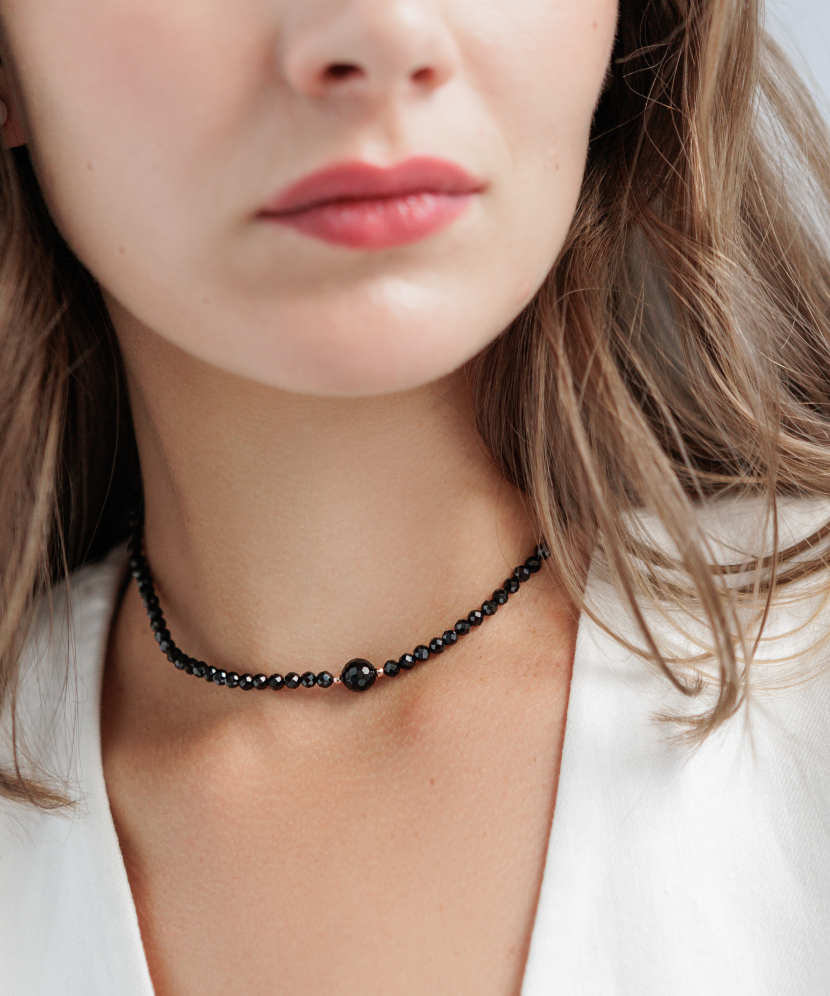 Vėrinys su oniksais ir auksu