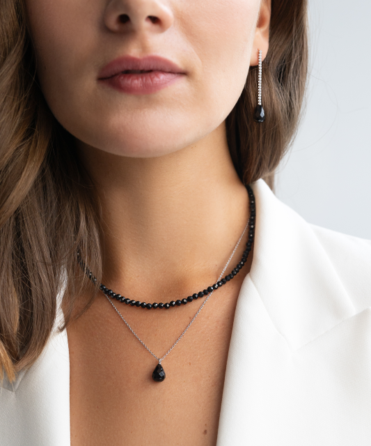 Sidabrinė grandinėlė su špineliais ir oniksu