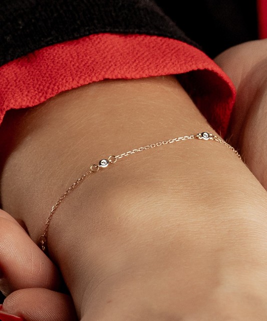 Auksinė apyrankė su deimantais