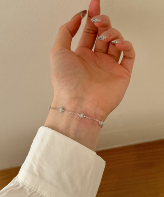 Sidabrinė apyrankė su opalu