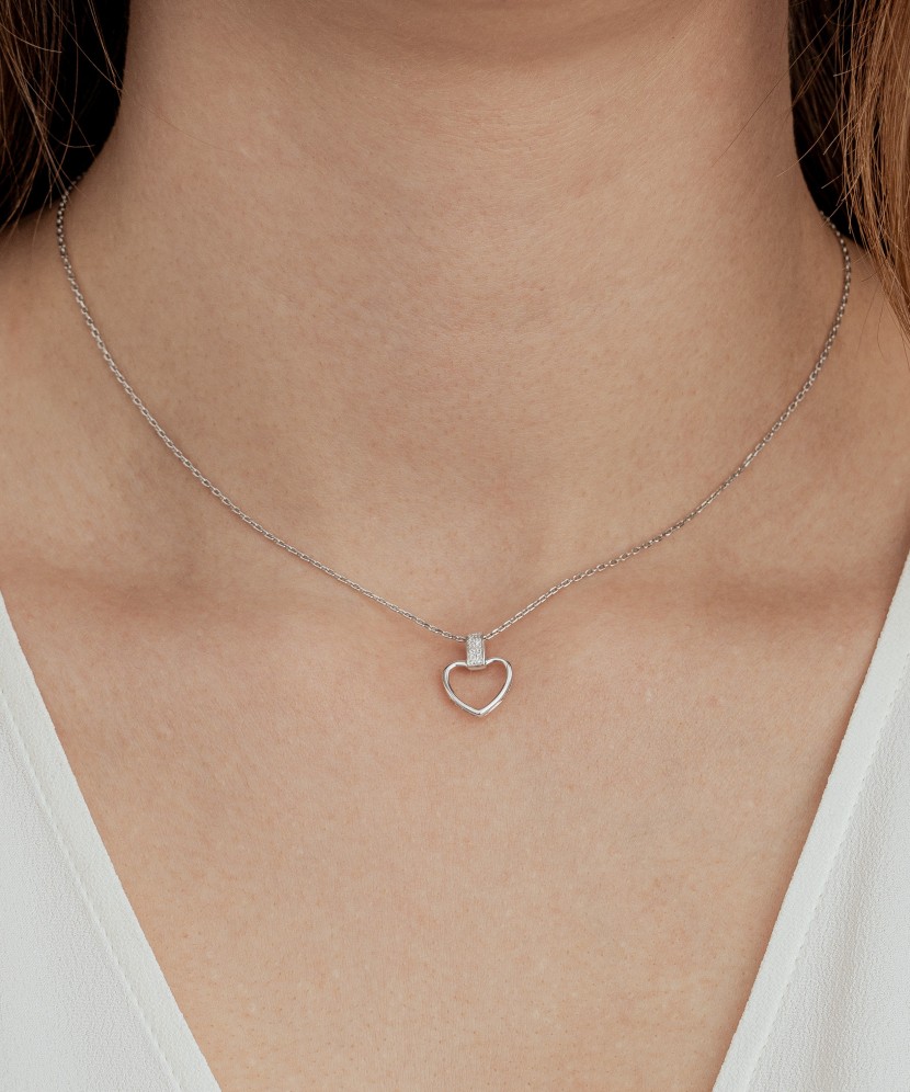 Balto aukso pakabukas su deimantais "Širdelė"