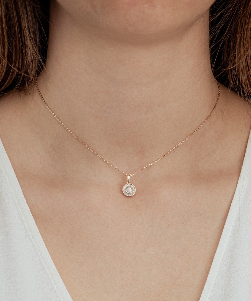 Geltono aukso pakabukas su deimantais