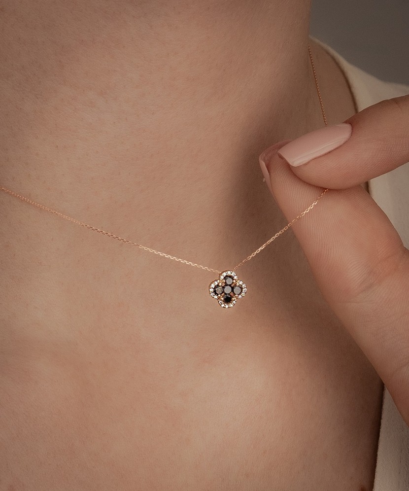 Auksinė Grandinėlė Su Deimantiniu Pakabuku