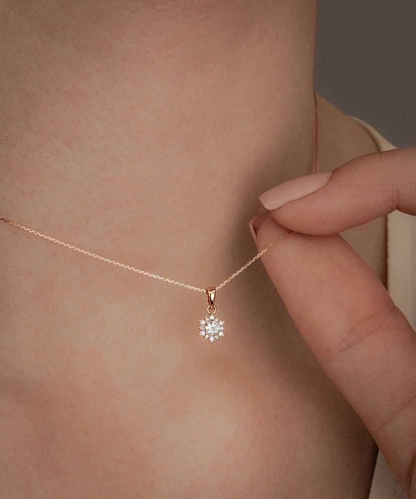 Auksinė Grandinėlė Su Deimantiniu Pakabuku