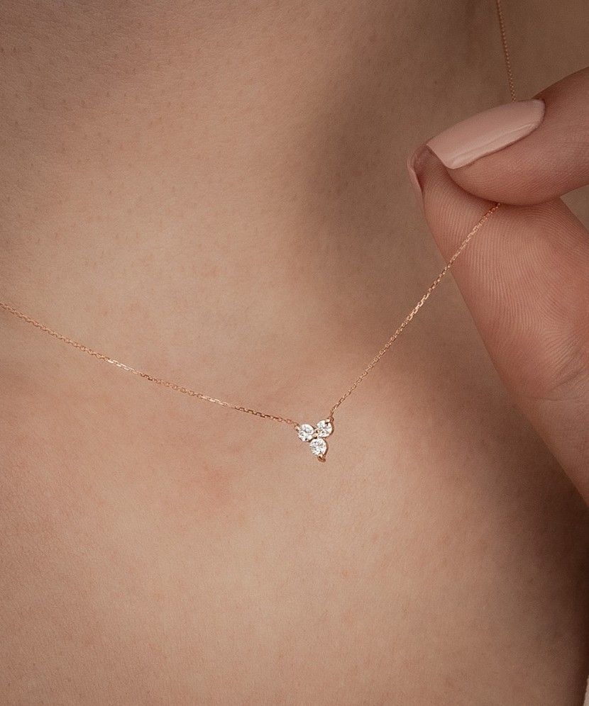 Auksinė grandinėlė su deimantų pakabuku