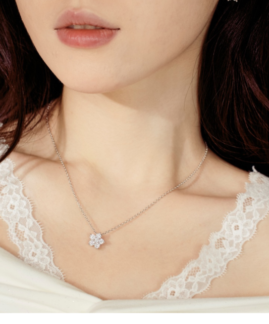 Sidabrinė grandinėlė su cirkonio pakabuku