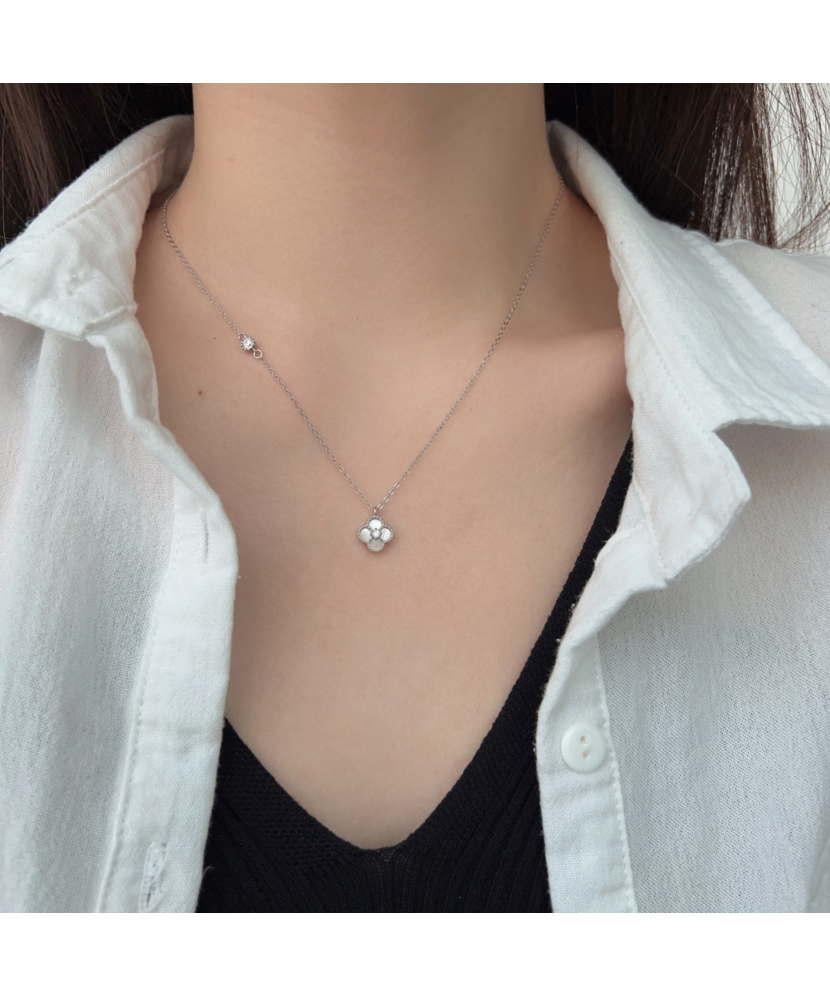 Sidabrinė grandinėlė su cirkonio pakabuku ir perlamutru