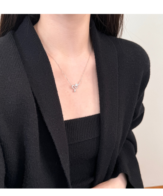 Sidabrinė grandinėlė su cirkonio pakabuku