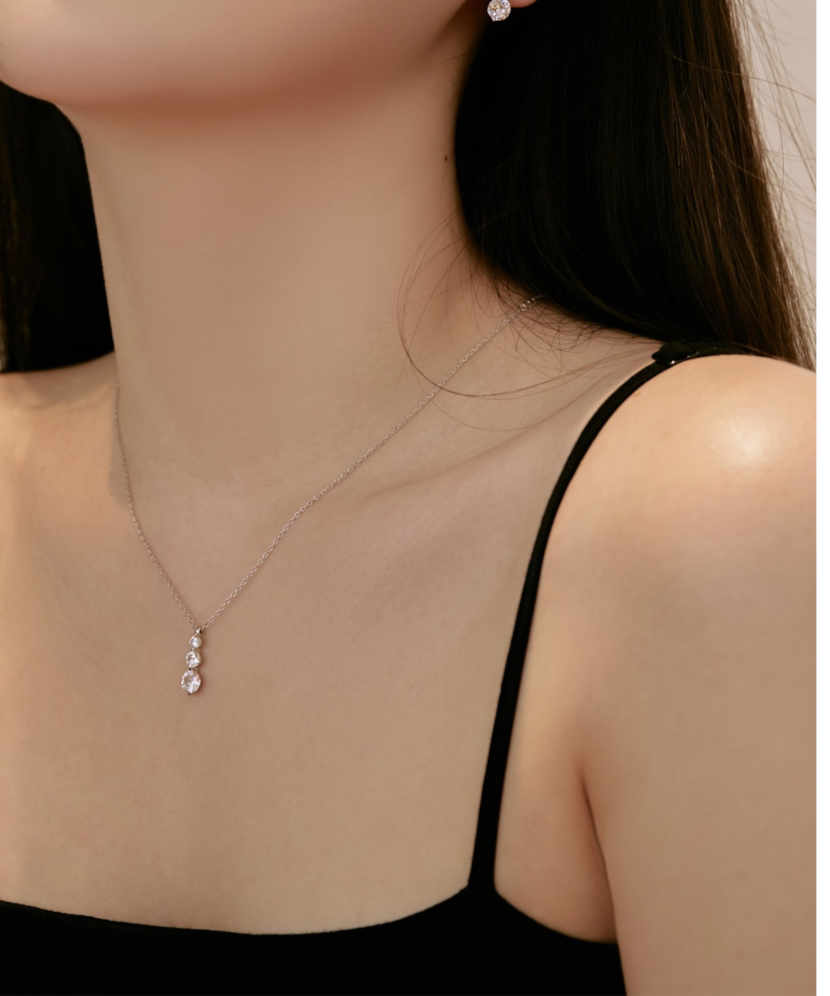 Sidabriniai auskarai su cirkoniais