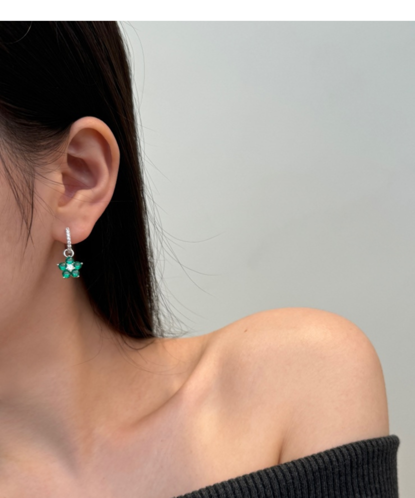 Sidabriniai auskarai su cirkoniais