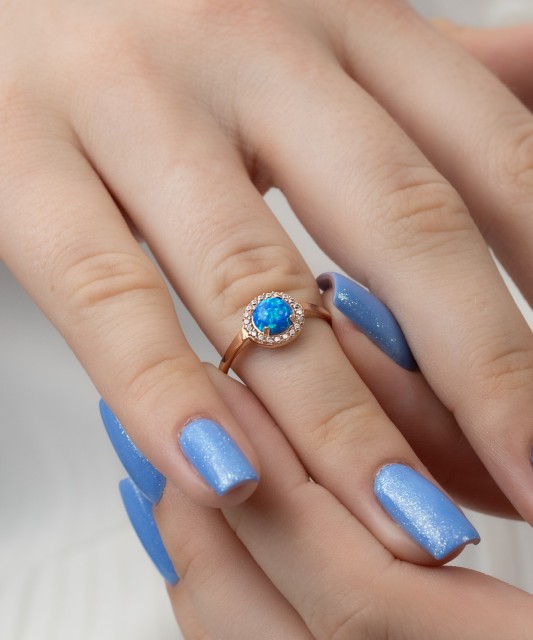 Auksinis žiedas su opalu ir cirkoniais