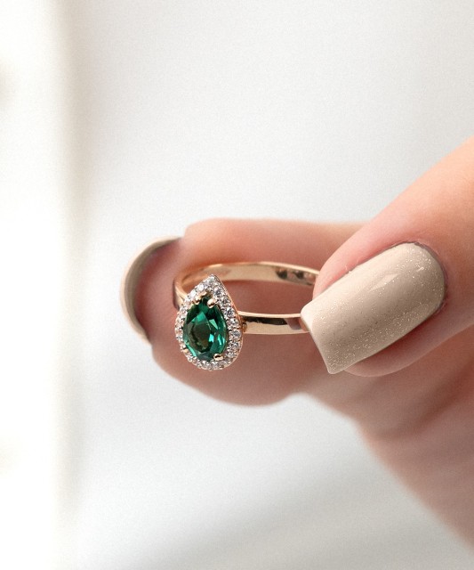 Auksinis žiedas su cirkoniais