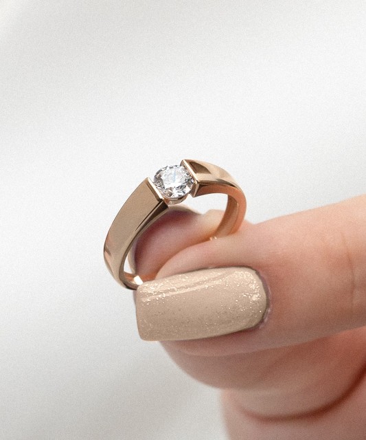 Auksinis žiedas su cirkoniu