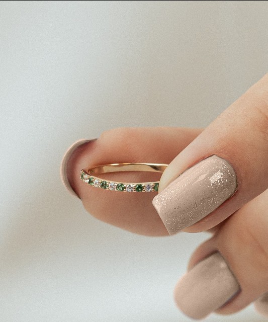 Auksinis žiedas su cirkoniais