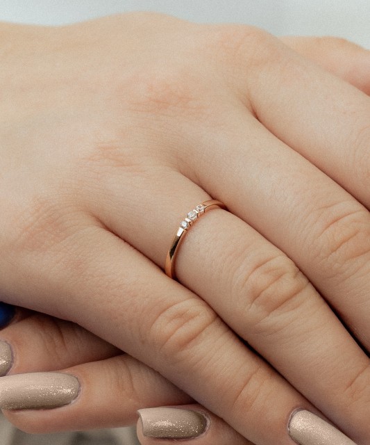 Auksinis žiedas su cirkoniais