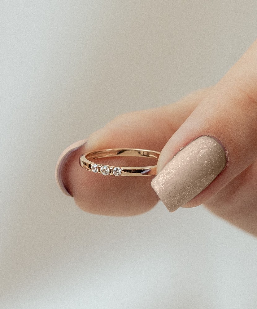 Auksinis žiedas su cirkoniais