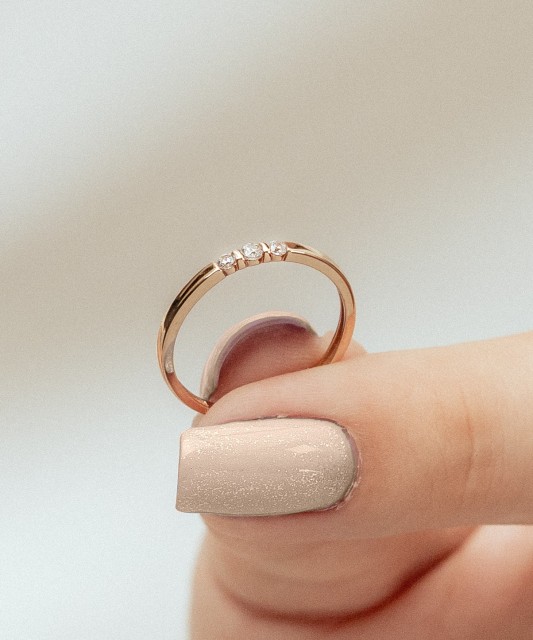 Auksinis žiedas su cirkoniais