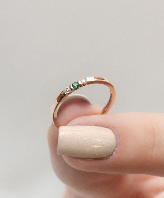 Auksinis žiedas su cirkoniais