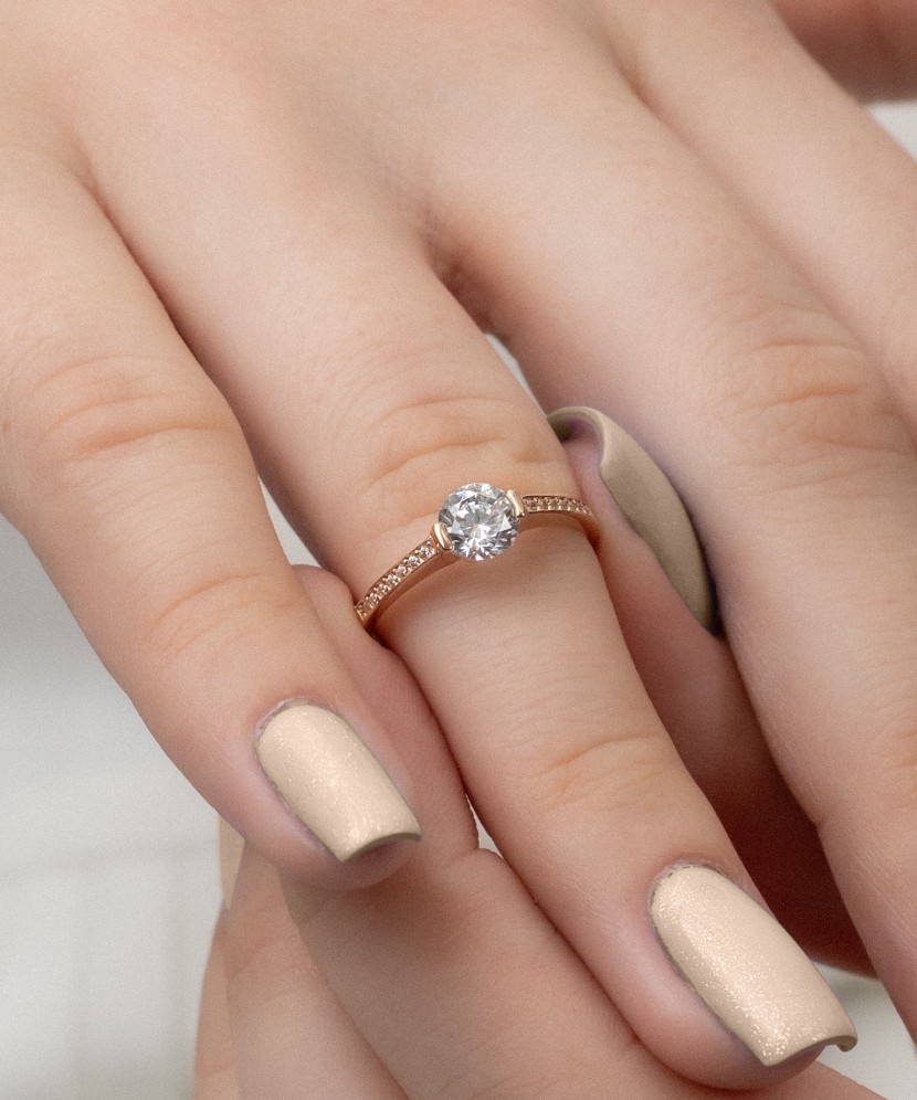 Auksinis žiedas su cirkoniais