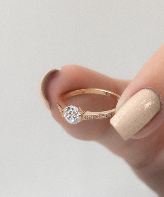 Auksinis žiedas su cirkoniais