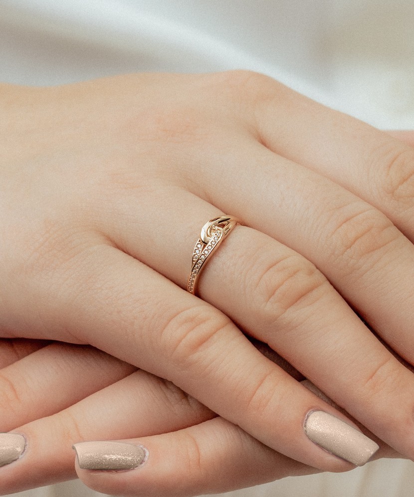 Auksinis žiedas su cirkoniais