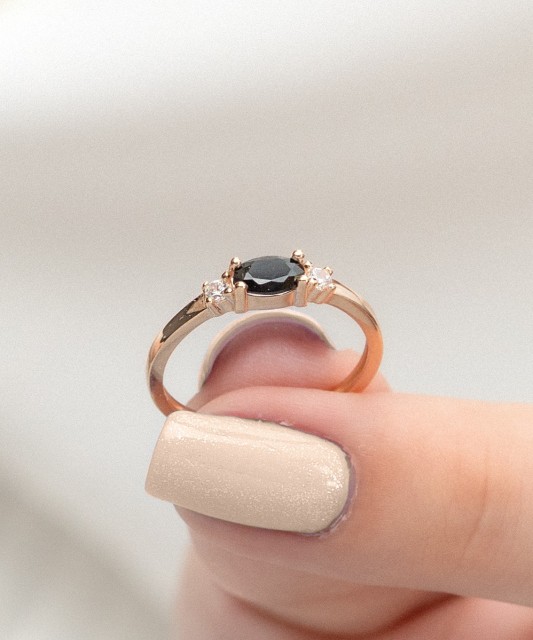 Auksinis žiedas su cirkoniais